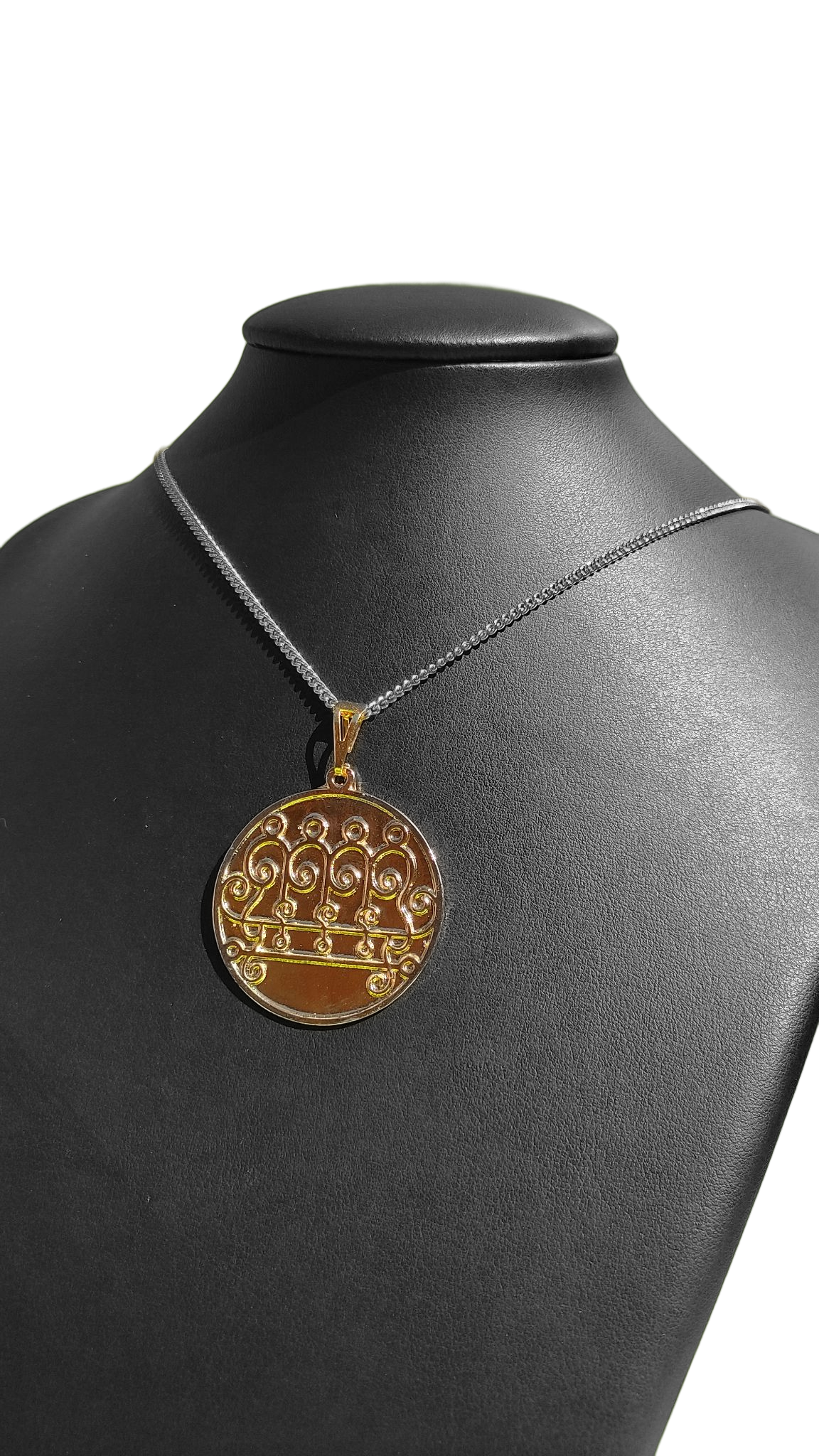 Medalha dos reis folheada a ouro