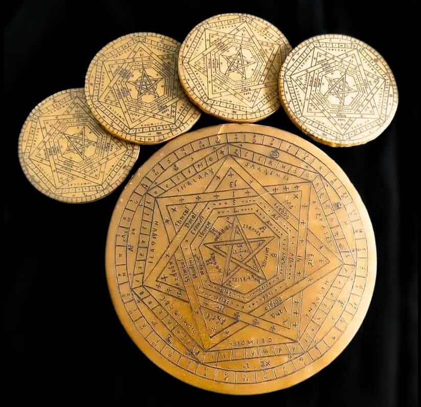 Sigillum dei aemeth em Cera de Abelha